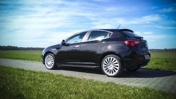 Alfa Romeo Giulietta 1.4 Turbo MultiAir Distinctive (2011)