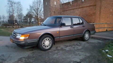 Saab 900i