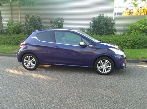 Peugeot 208 Allure 1.2 PureTech 82