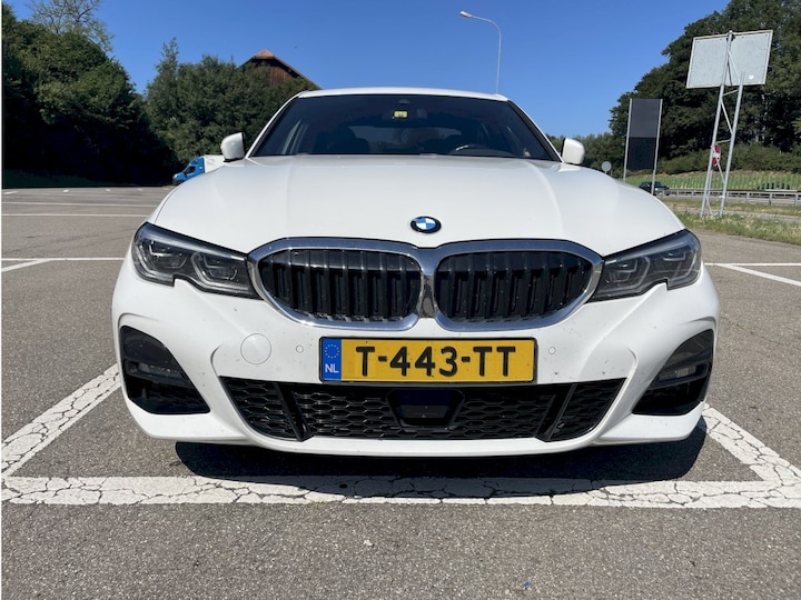 BMW 330i (2020)