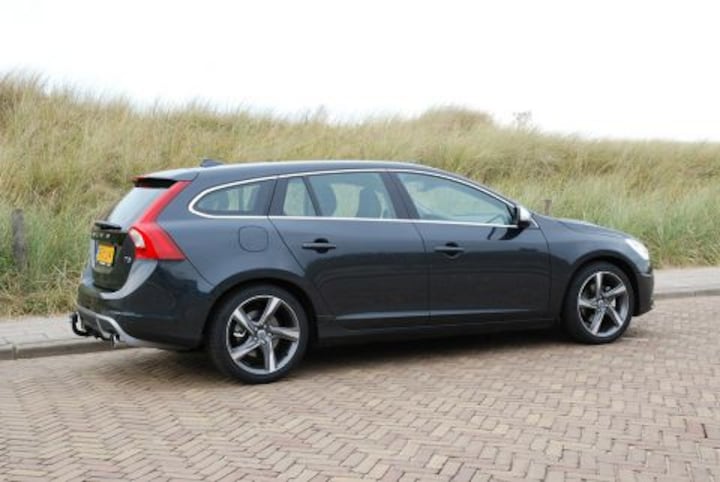 Volvo V60 T3 R-Design (2012)