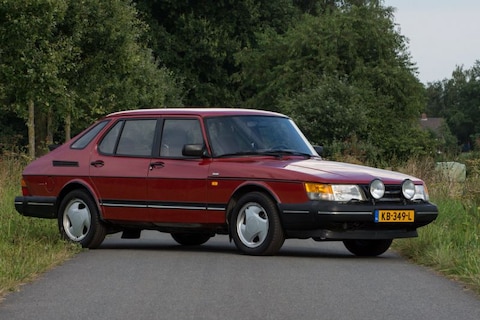 Saab 900i 16