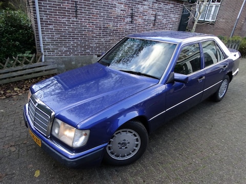 Mercedes-Benz 230 E