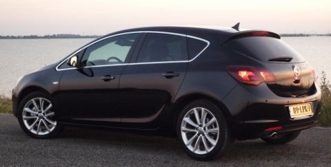 Opel Astra 1.4 Turbo 140pk Cosmo (2010)