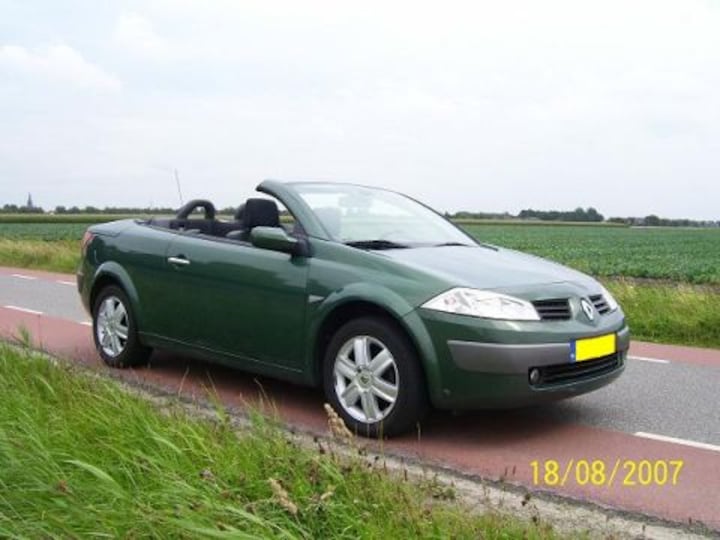 Renault Mégane C-C 2.0 16V Dynamique Comfort (2004)