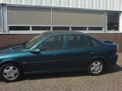 Opel Vectra 1.6i-16V Business Edition (2002)
