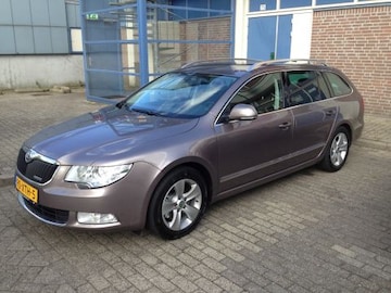 Skoda Superb Combi 1.6 TDI Greenline Ambition Bus. (2012)