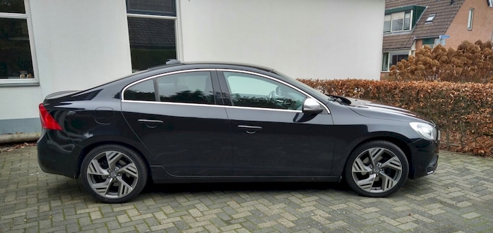 Volvo S60 T3 R-Design (2013)