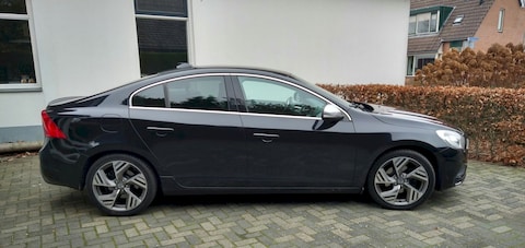 Volvo S60 T3 R-Design (2013)