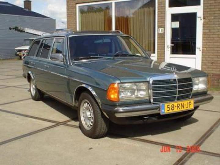 Mercedes-Benz W123 (1980)