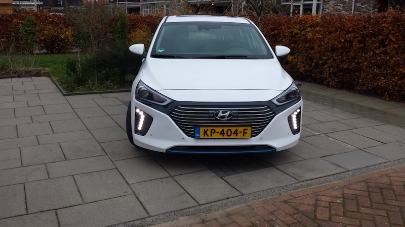 Hyundai Ioniq Hybrid First Edition (2016)