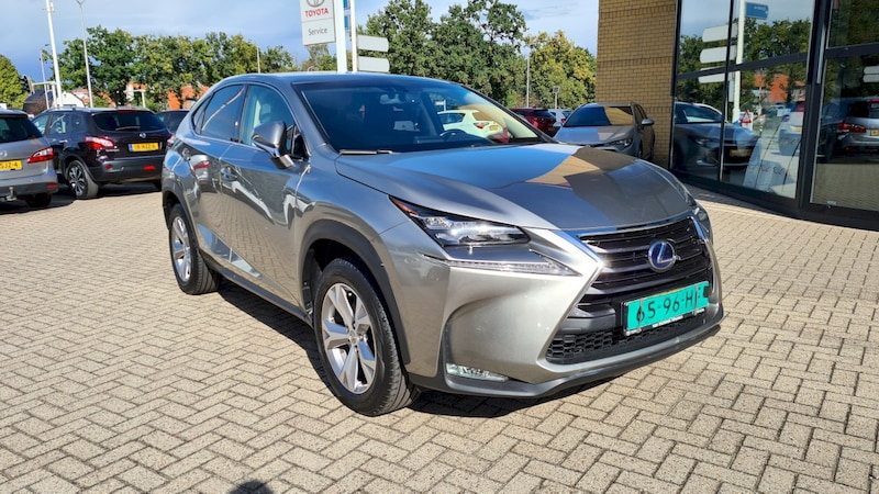 Lexus NX (2016)