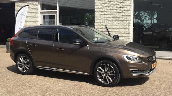 Volvo V60 Cross Country T5 Summum (2015)