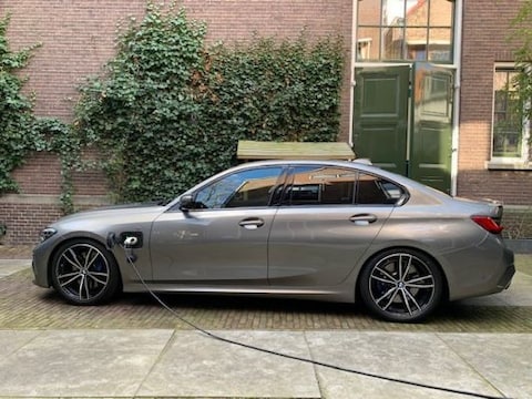 BMW 330e