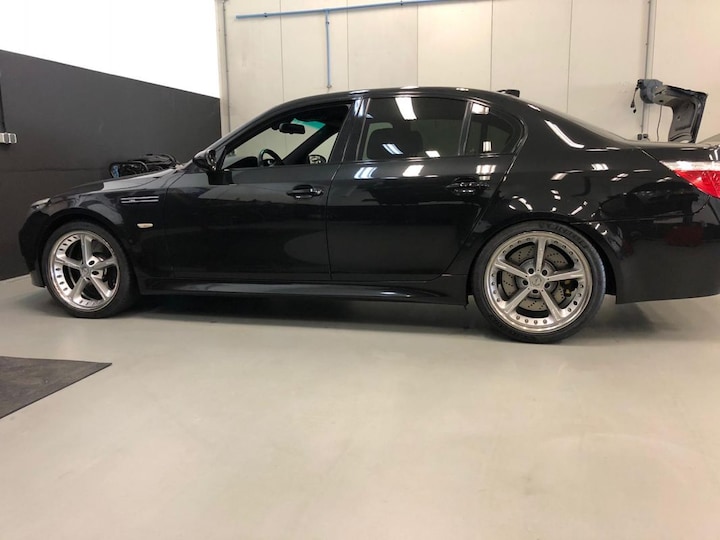 BMW M5 (2008)