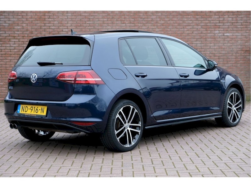 Volkswagen Golf 1.4 TSI GTE Connected Series (2016)