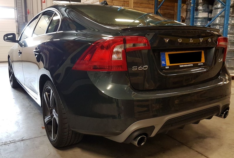 Volvo S60 D4 R-Design (2015)