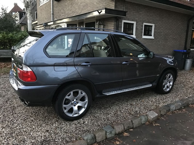 BMW X5 4.4i Executive (2002)