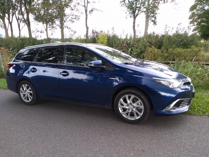 Toyota Auris Touring Sports 1.8 Hybrid Lease Pro (2015)