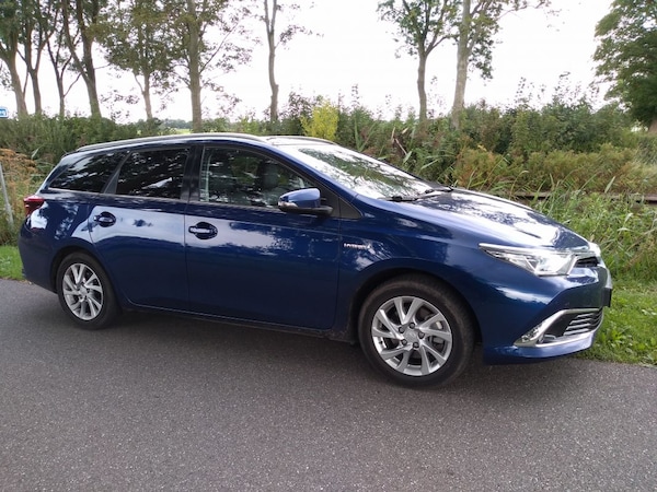 Toyota Auris Touring Sports 1.8 Hybrid Lease Pro (2015)