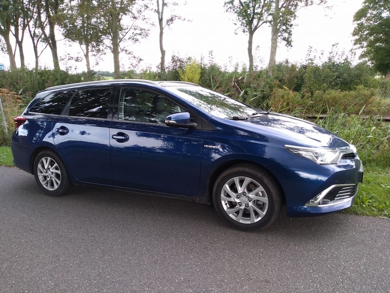 Toyota Auris Touring Sports 1.8 Hybrid Lease Pro (2015)