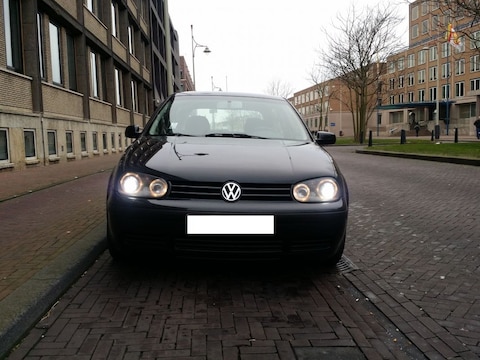 Volkswagen Golf 1.6 16V (2002)