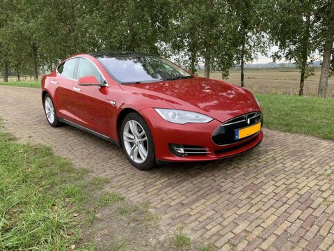 Tesla Model S 85 Signature Performance