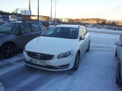 Volvo V60 D4 Momentum (2013)