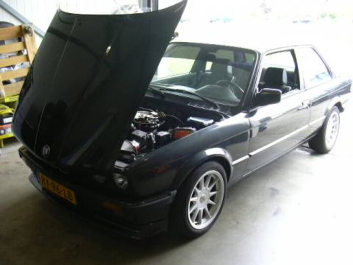 BMW 320i (1987)