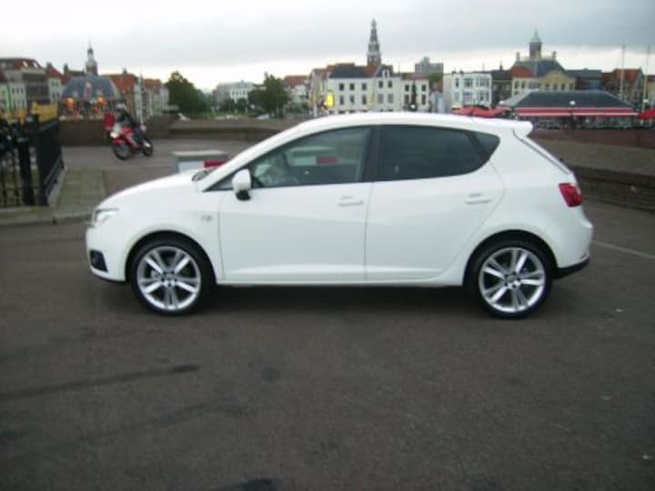 My Seat Ibiza 6j 2009 1.6 with 17 inch and coilovers, love it! : r/seat