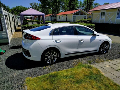 Hyundai Ioniq Hybrid First Edition