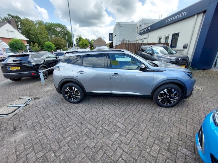 Peugeot e-2008 Allure EV 50kWh 136 (2023)