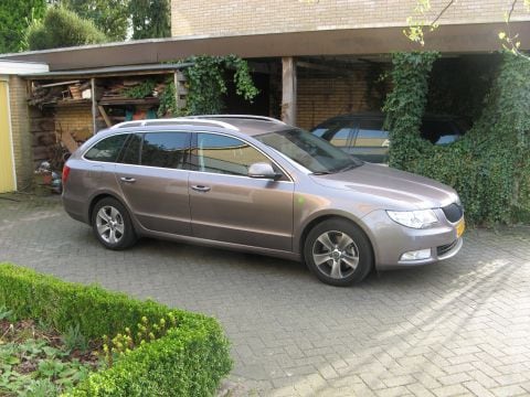 Skoda Superb Combi 1.6 TDI Greenline Ambition Bus. (2011)