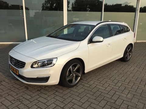 Volvo V60 D2 Momentum (2013)