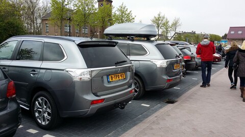 Mitsubishi Outlander PHEV Instyle (2014)