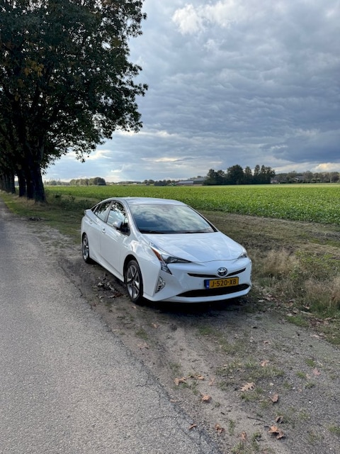 Toyota Prius 1.8 Hybrid White Edition (2017)