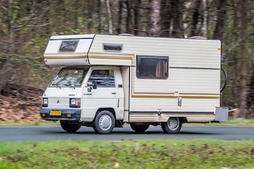 Mitsubishi L300 - Camper op de brug