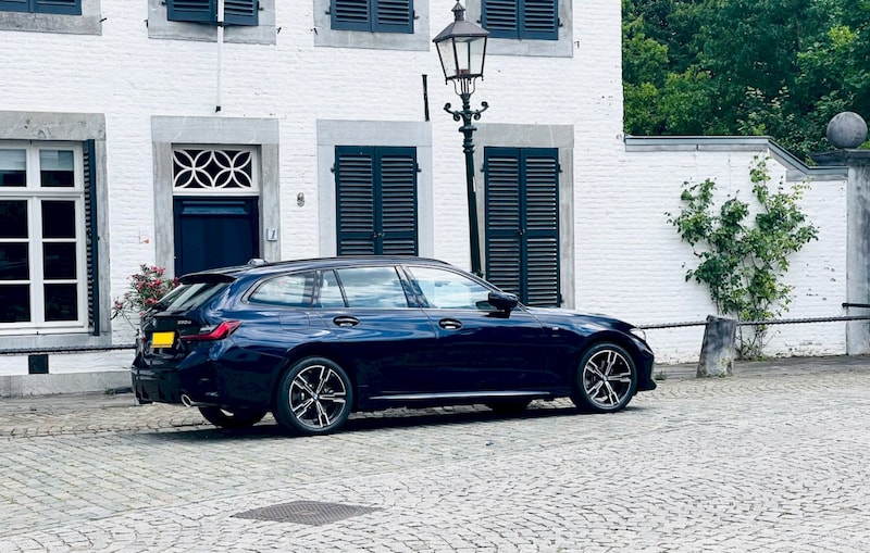 BMW 330e Touring (2025)