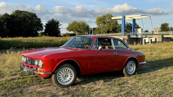 Alfa Romeo 2000 (1976)