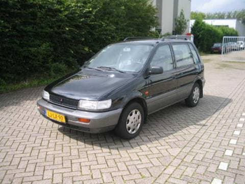 Mitsubishi Space Runner 1.8 GLXi (1995)