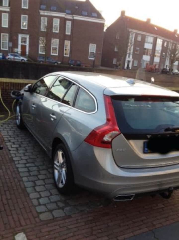 Volvo V60 D6 AWD Plugin-Hybrid Momentum (2015)