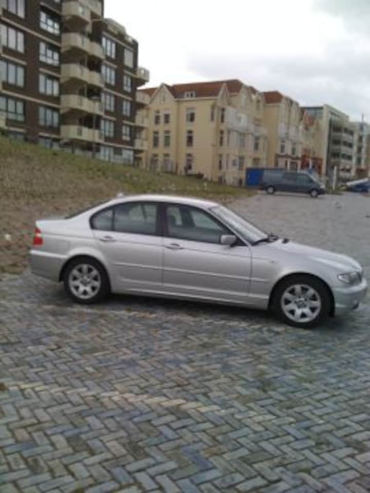 BMW 318d Black & Silverline (2004)