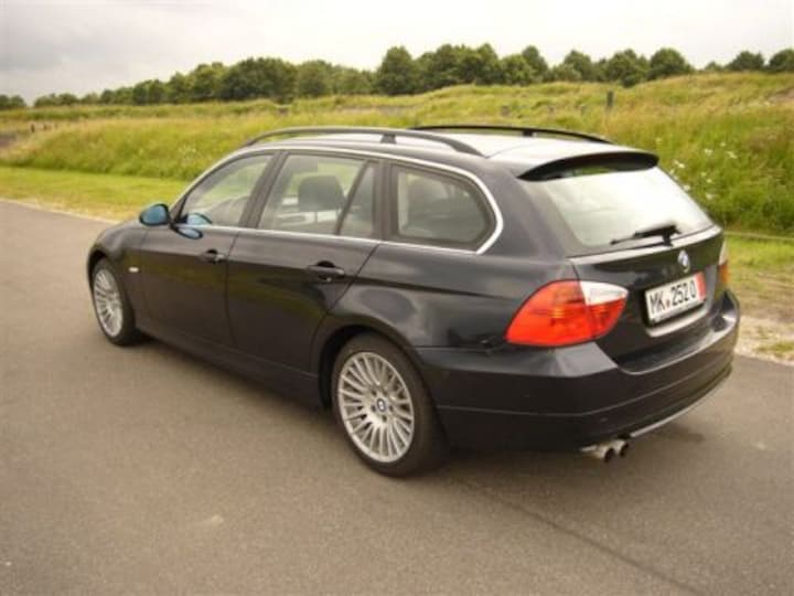 BMW 325i Touring (2006)