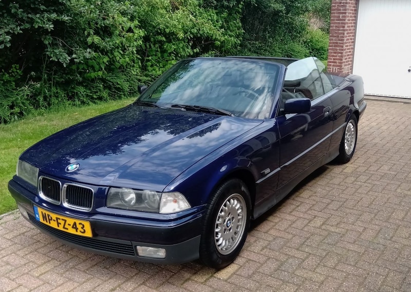 BMW 320i Cabrio (1996)