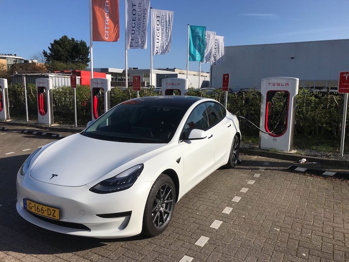 Tesla Model 3 Standard Range Plus (2019)