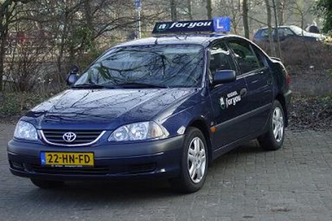 Toyota Avensis 2.0 D4-D Linea Terra (2001)