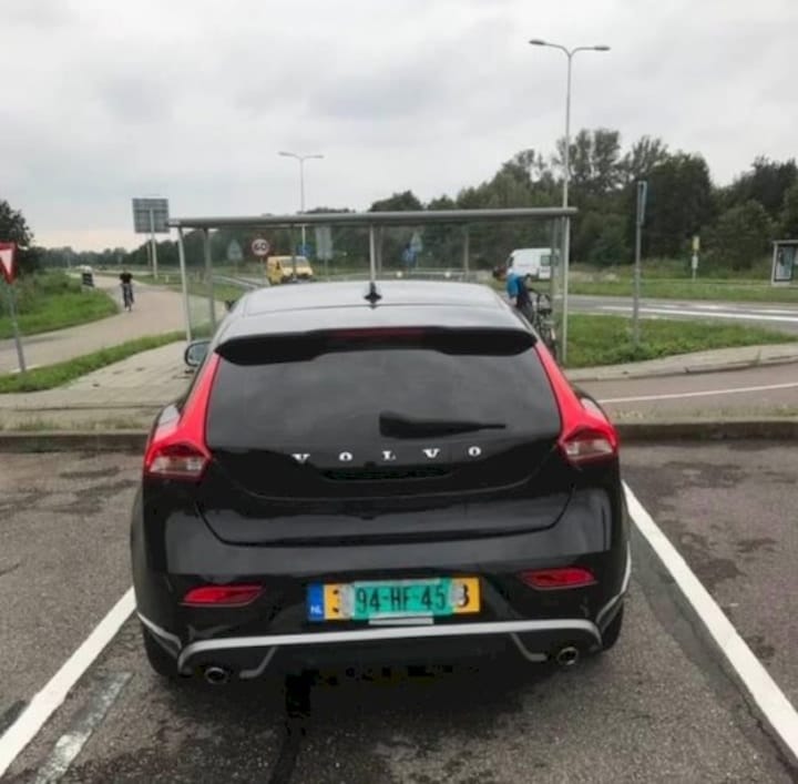 Volvo V40 D4 Momentum (2014)