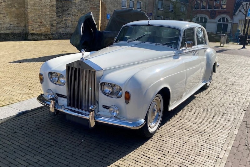 It doesn’t get more elegant than this Rolls-Royce Silver Cloud – In the Wild