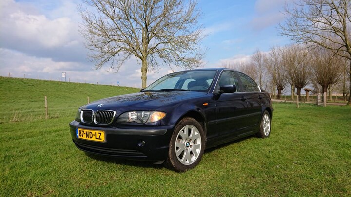 BMW 325i Executive (2002)