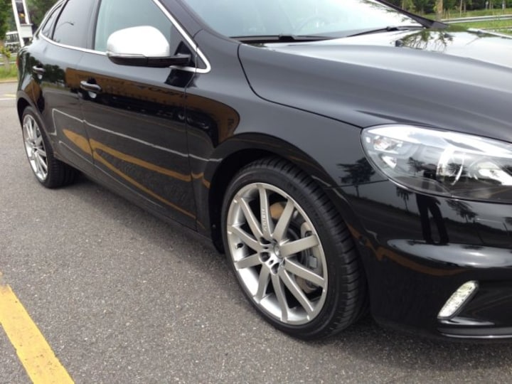 Volvo V40 D4 R-Design (2014)